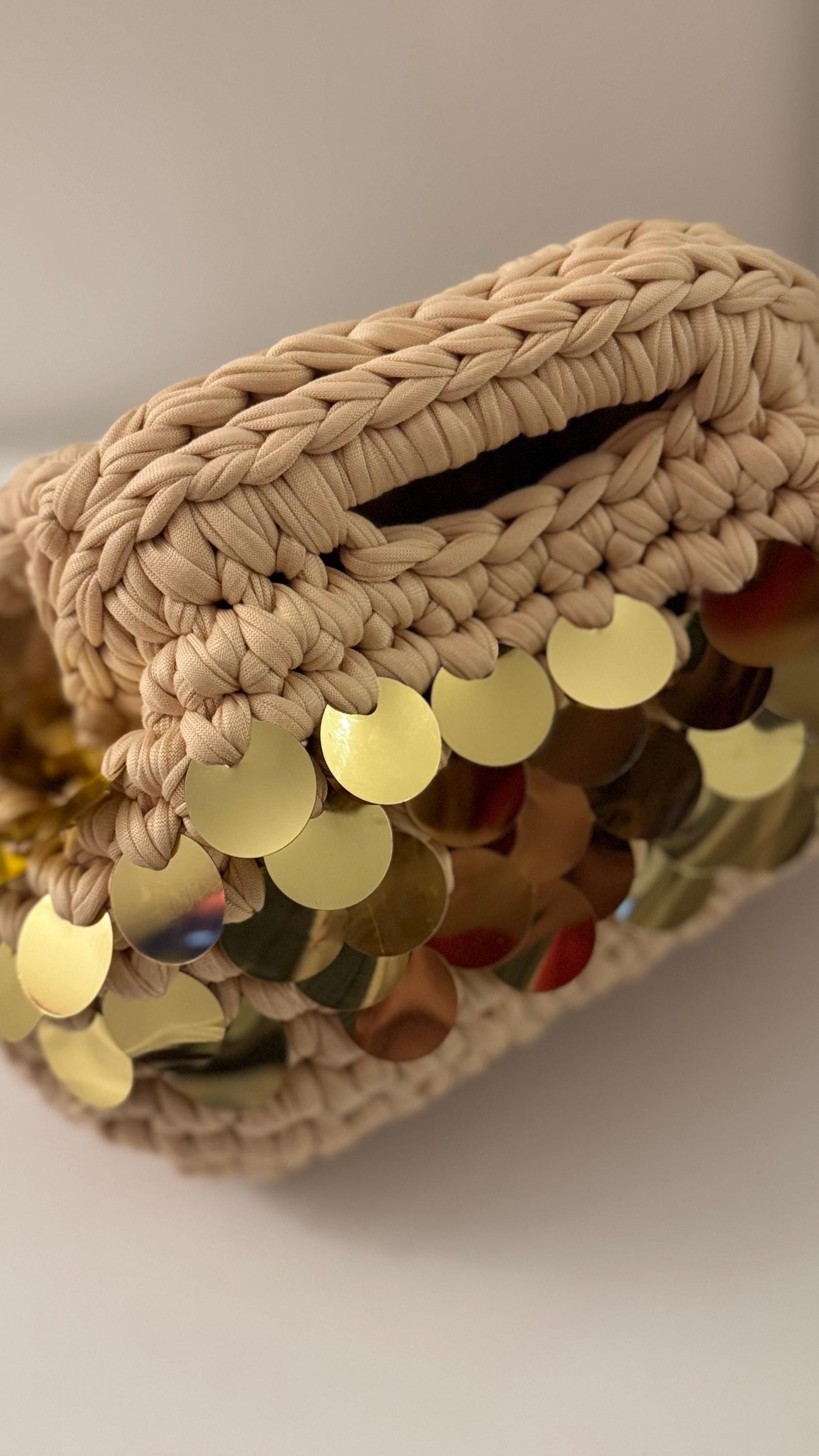 Beige & Gold Sequin Clutch, fermoir clasp detail