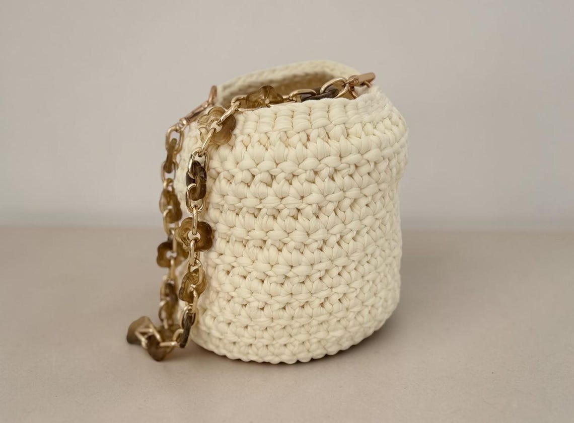 Cream chunky knit bucket bag with floral chain strap