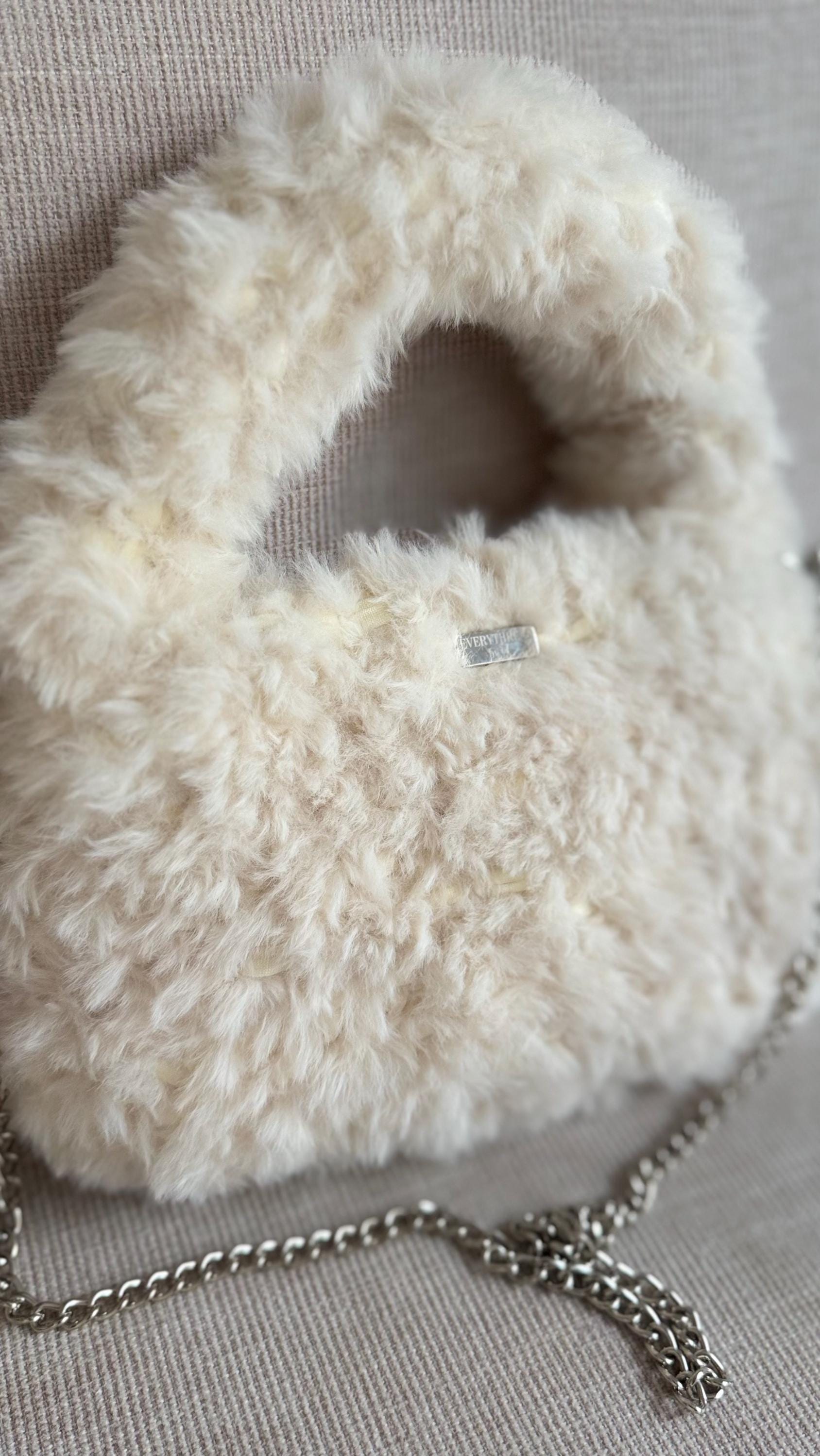 Cream Fluffy Shoulder Bag, texture detail