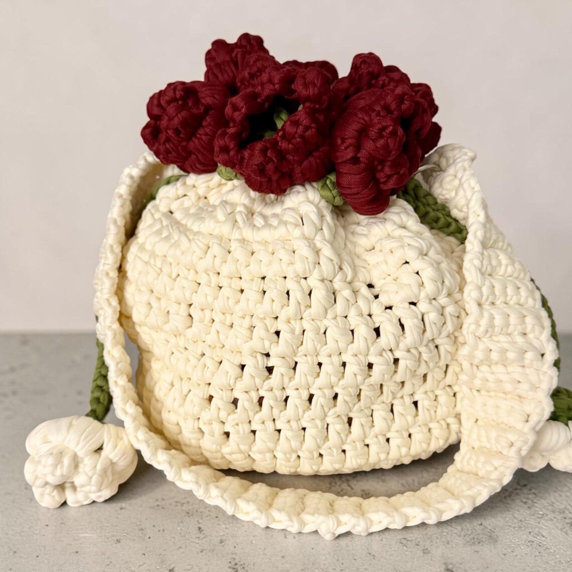 Flower bucket bag, side view