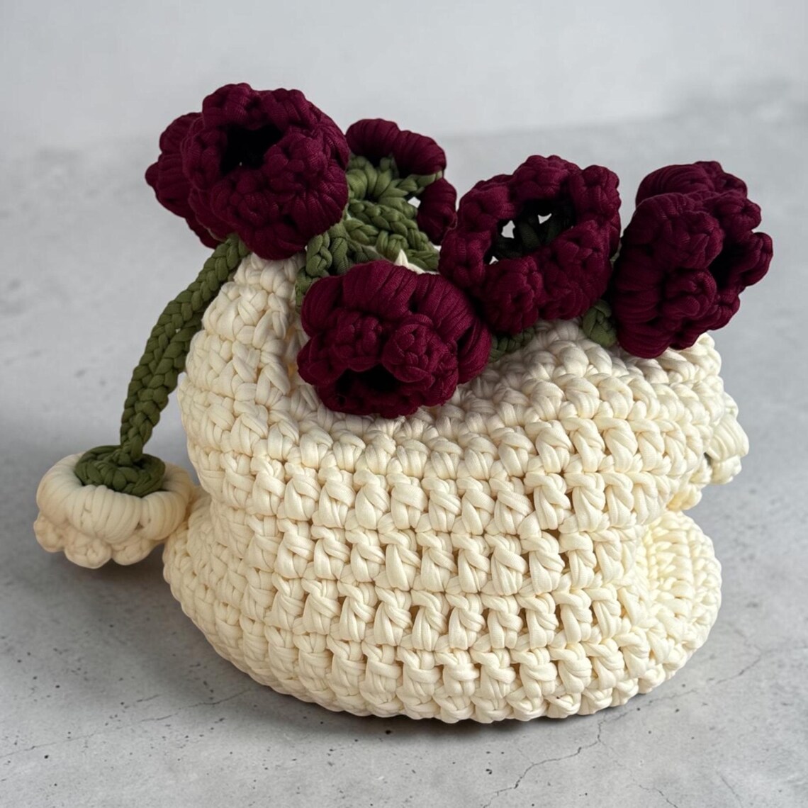 Flower bucket bag, flower detail