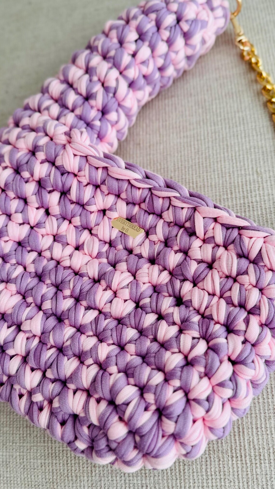 Lilac and blush shoulder bag, handle detail
