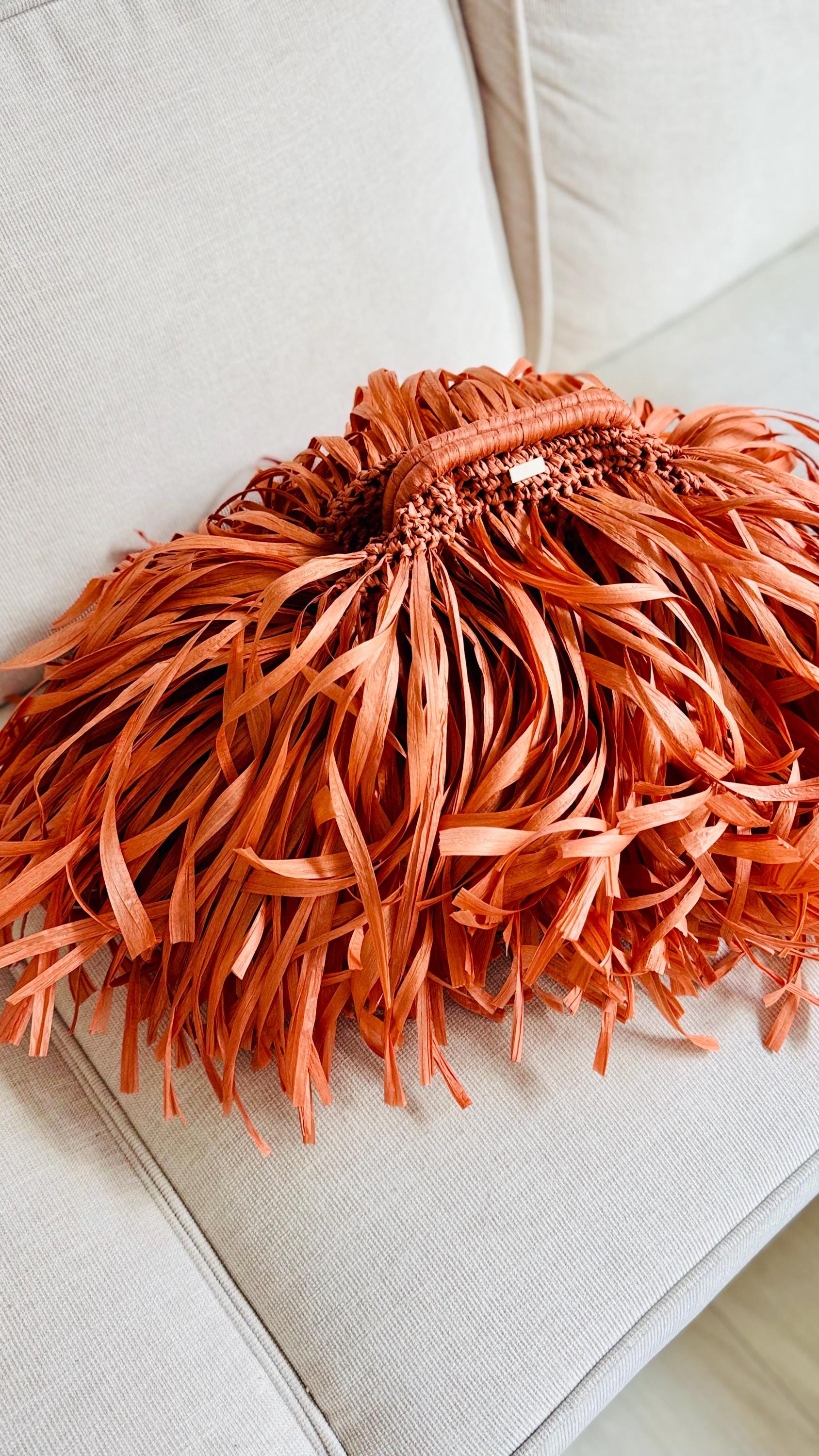 Luxury 100% Premium Raffia Fringe Handbag, handle detail
