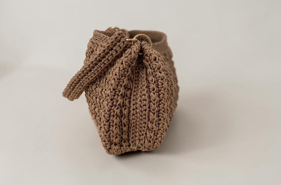 Mocha Ribbed Handbag, detail view
