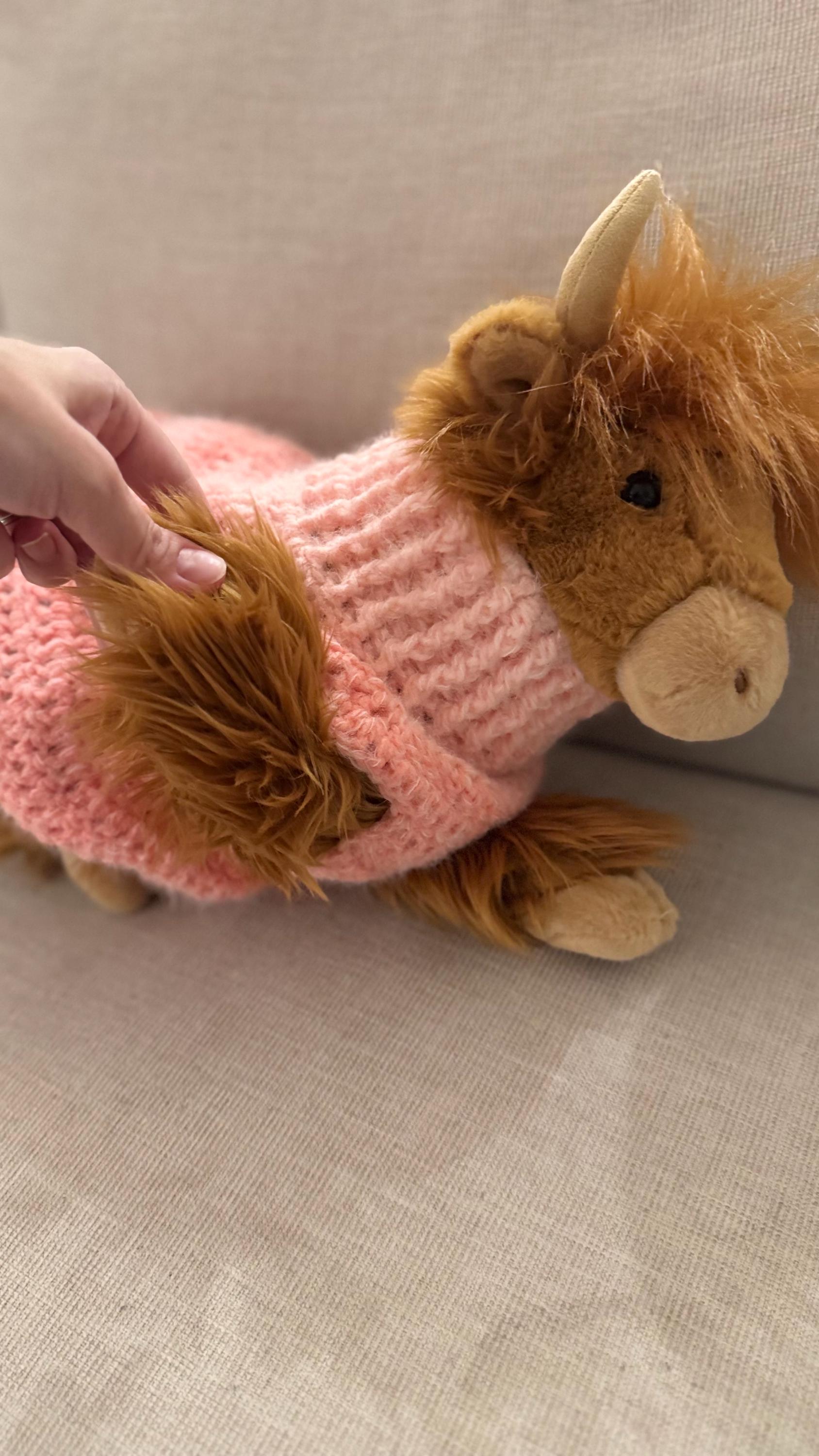 Pink Crochet Dog Sweater, texture detail