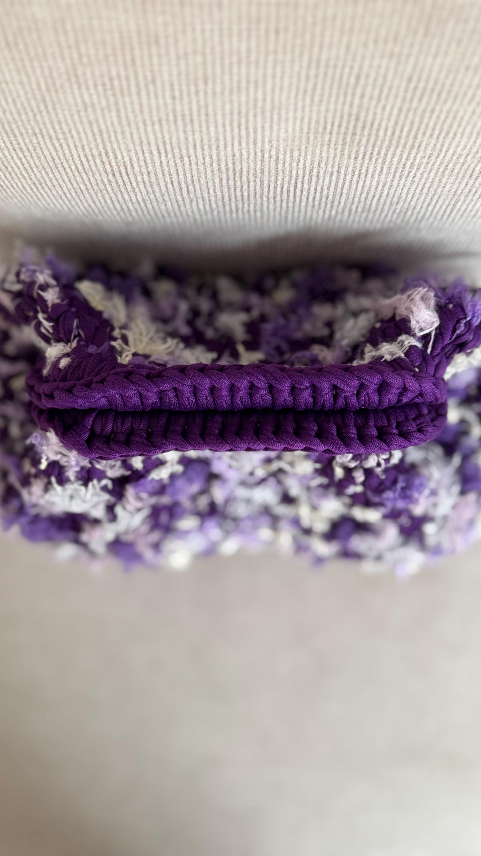 Purple & Lavender Floral Crochet Clutch, clasp detail